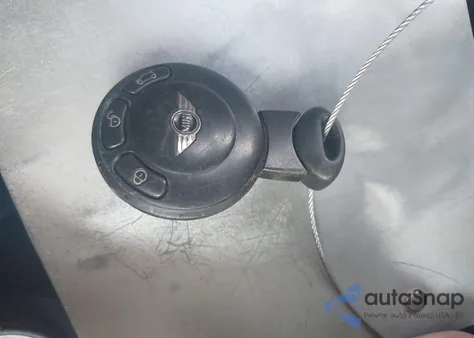 2010 Mini Cooper z USA, uszkodzony, nr VIN WMWMF3C50ATZ26274